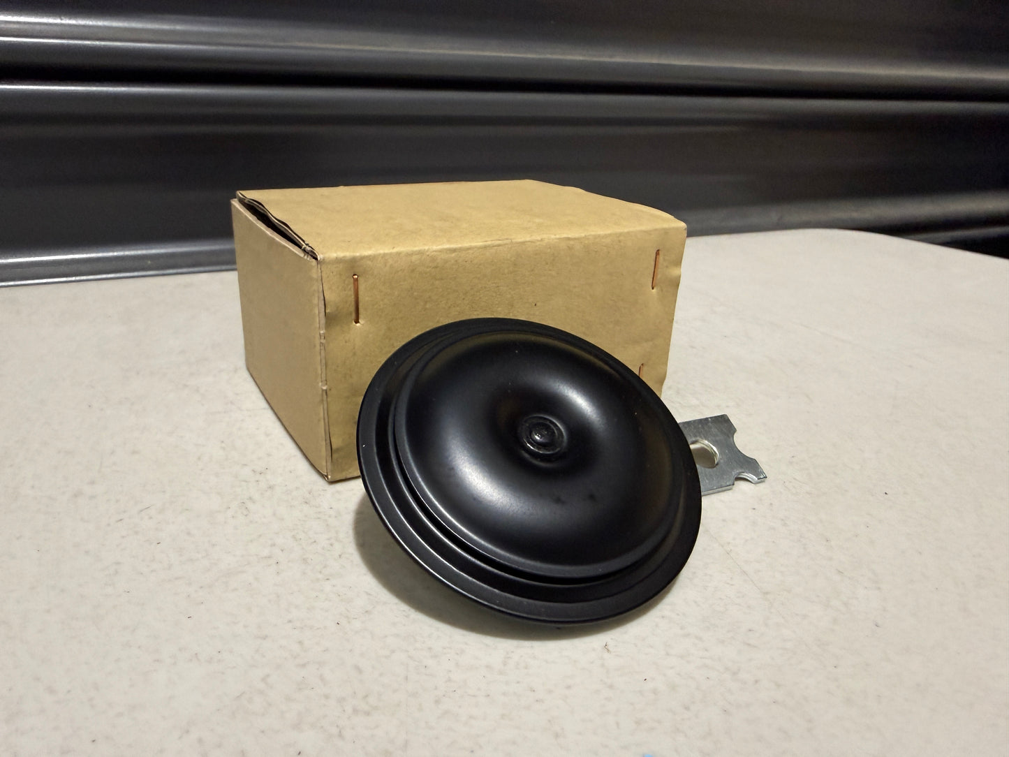 Horn (Low) to suit Mitsubishi Lancer Evolution 7 / 8 / 9 CT9A MR441916