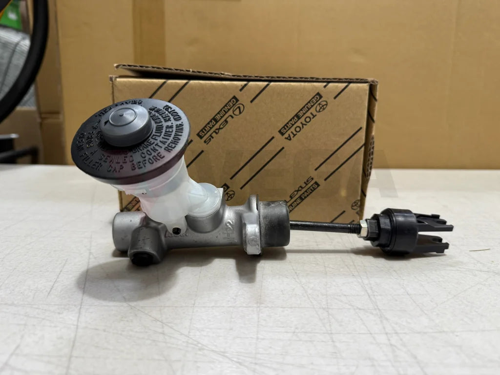 Clutch Master Cylinder suitable for Landcruiser 70 100 Series VDJ76 VDJ78 VDJ79 2007-25 HDJ100 31410-60651 - Gearbox