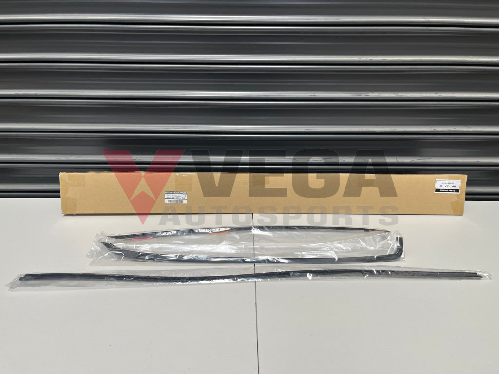Front Windscreen Moulding Set (3-piece) to suit Nissan Skyline R32