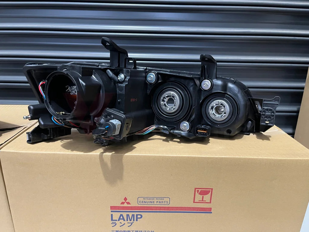 Hid Headlight Housing Set Rhs & Lhs To Suit Mitsubishi Lancer Evolution 9 Mr 8301B723 / 8301B724