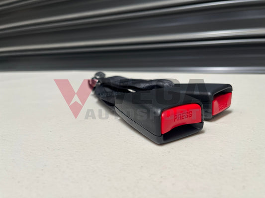 Rear Centre Buckle Set To Suit Mitsubishi Lancer Evolution 7 / 8 9 - 7000B538 Interior