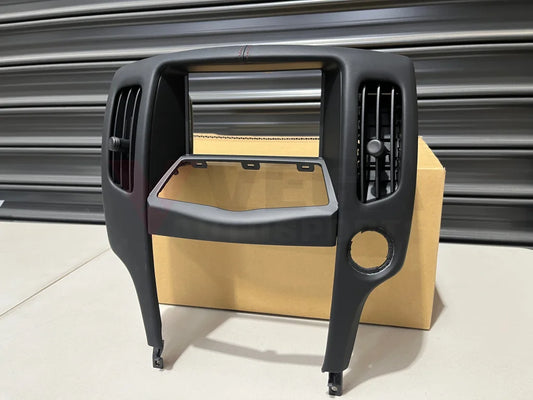 Stereo / Navigation Surround Nissan 370Z Nismo 2015 ~ Onwards 68260-6Ga2D Interior