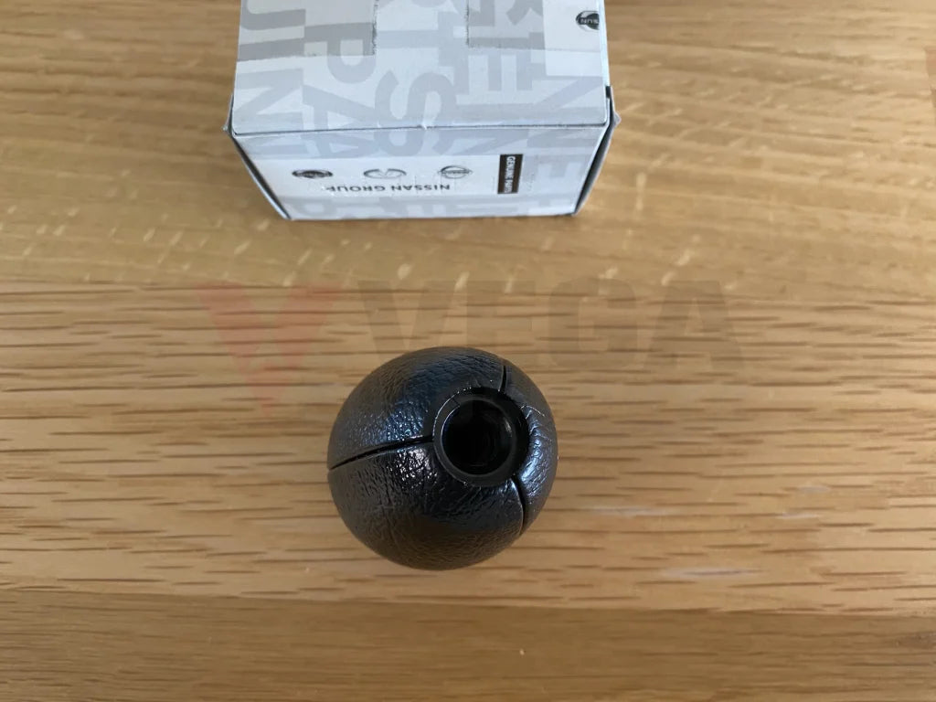 5 Speed Shift Knob to suit Nissan 240Z / 260Z / 280Z. DATSUN 1200 - Vega Autosports