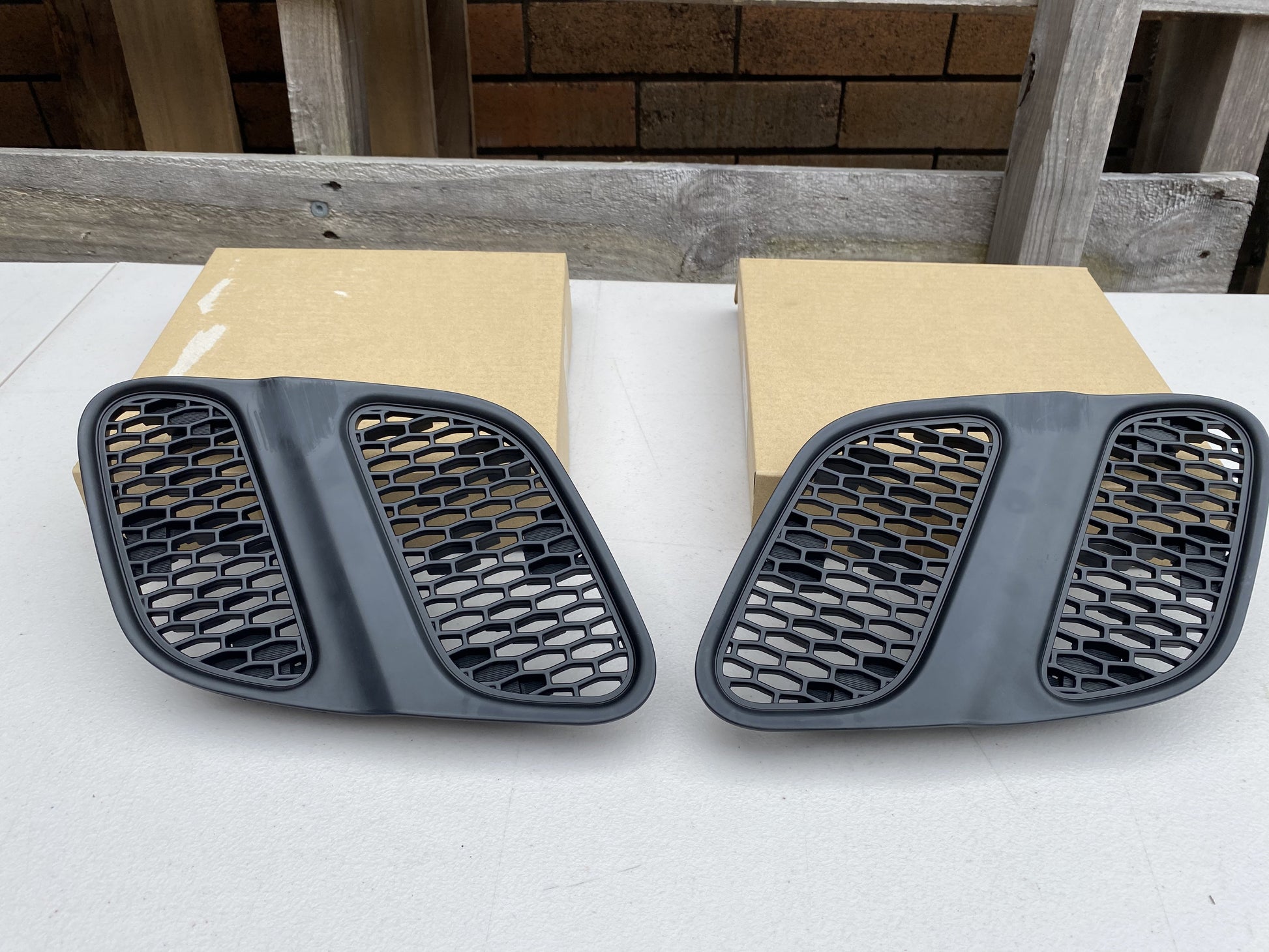 Hood Grille Set Rhs / Lhs To Suit Subaru Impreza Wrx Gc8 1997 2001 Exterior