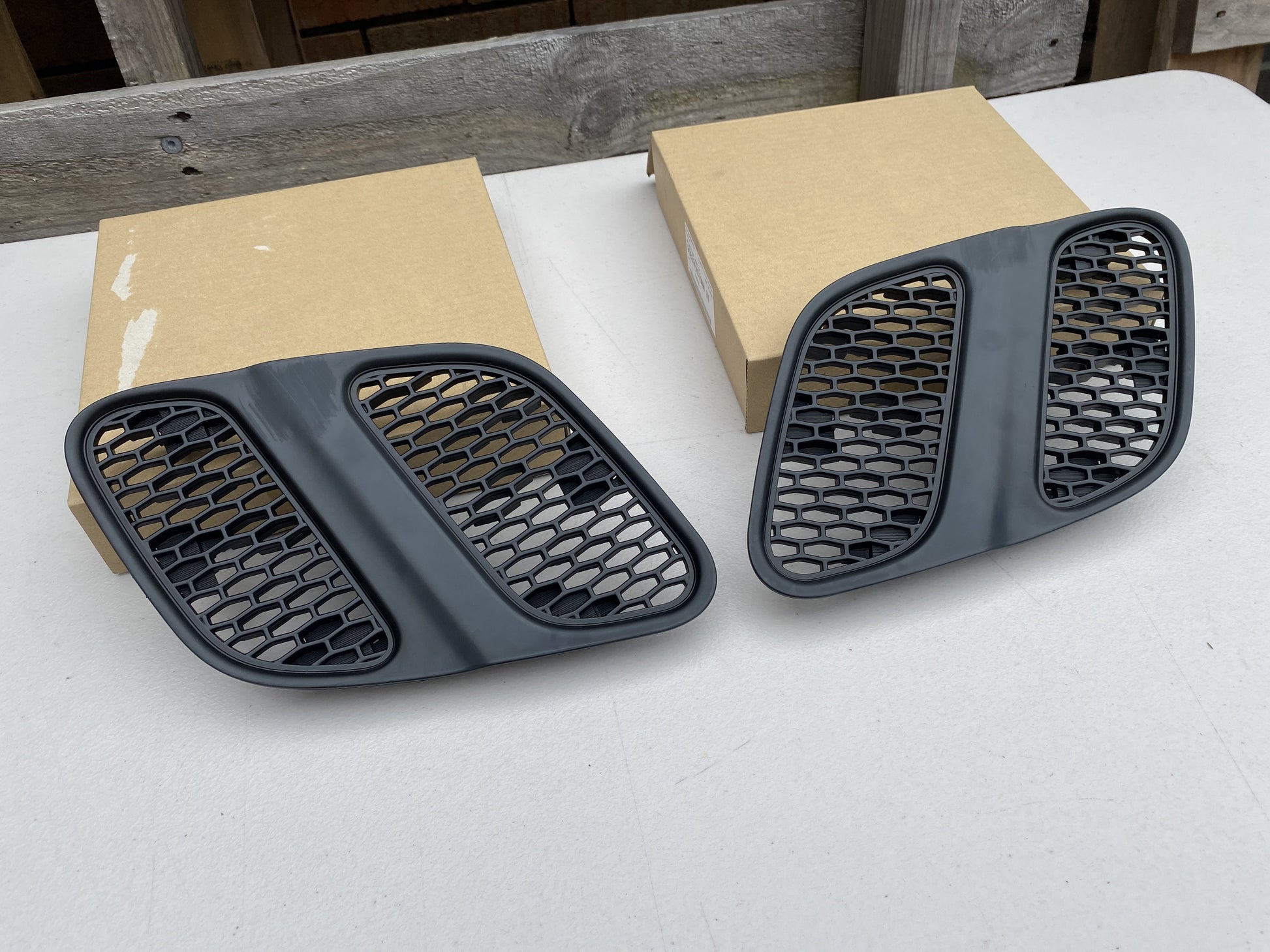 Hood Grille Set Rhs / Lhs To Suit Subaru Impreza Wrx Gc8 1997 2001 Exterior