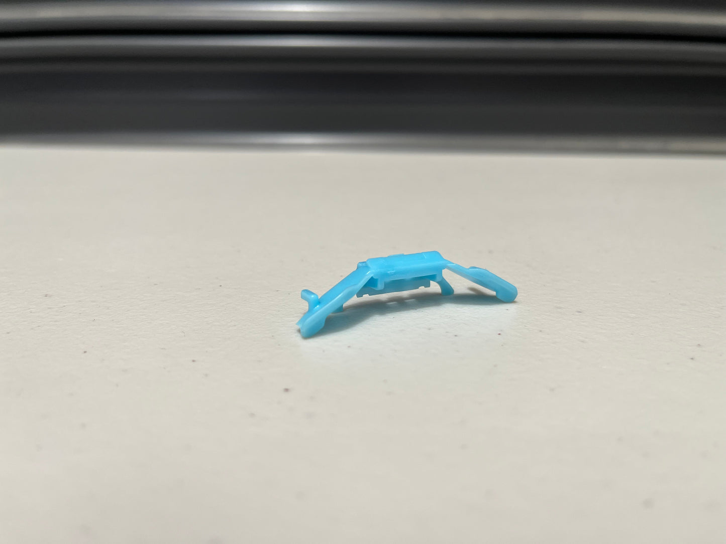 Genuine Mitsubishi Drip Mould Clip (Blue) To Suit Lancer Evolution 2 / 3 4 5 6 6.5 Mb814154 Exterior