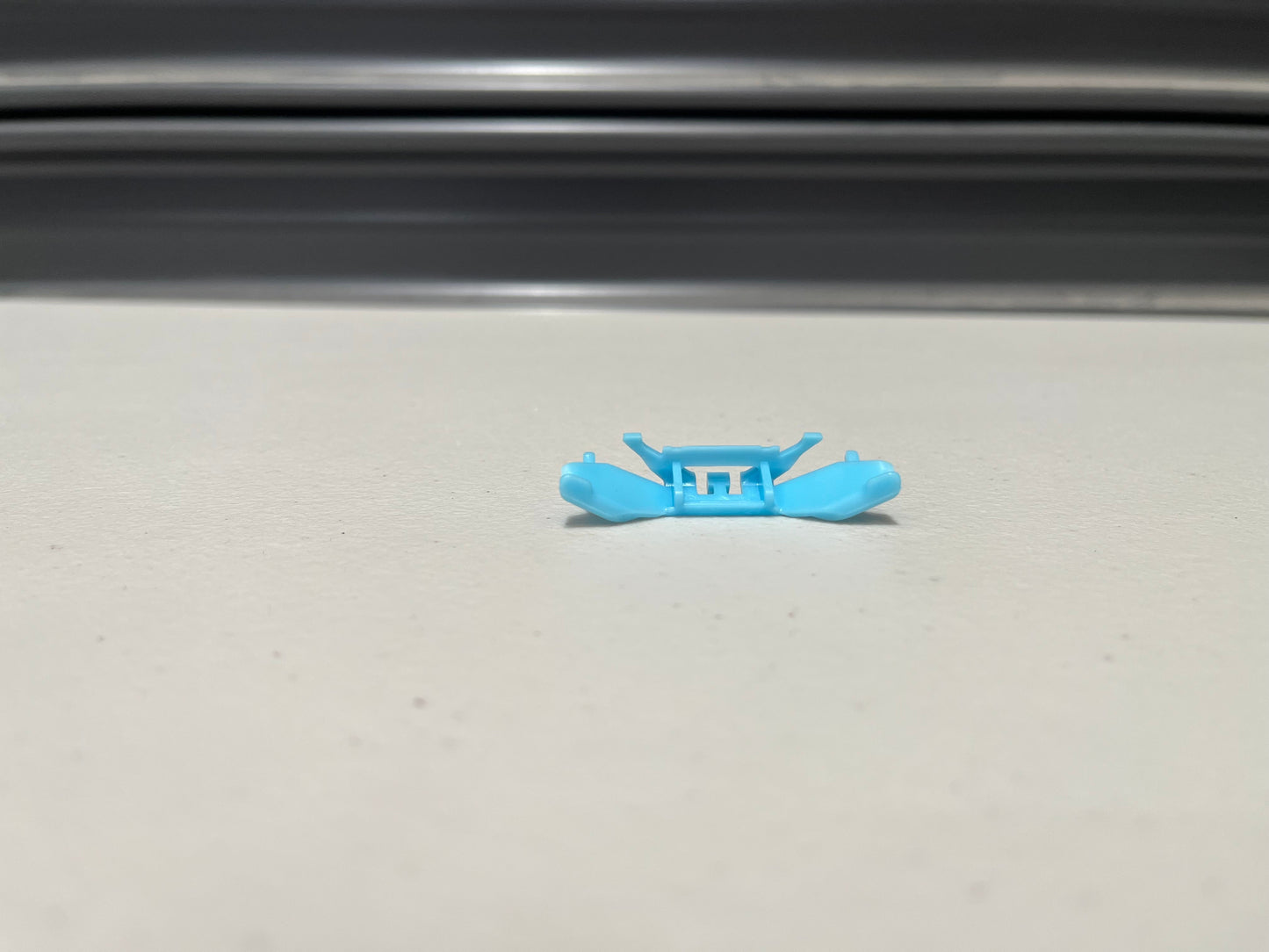 Genuine Mitsubishi Drip Mould Clip (Blue) To Suit Lancer Evolution 2 / 3 4 5 6 6.5 Mb814154 Exterior