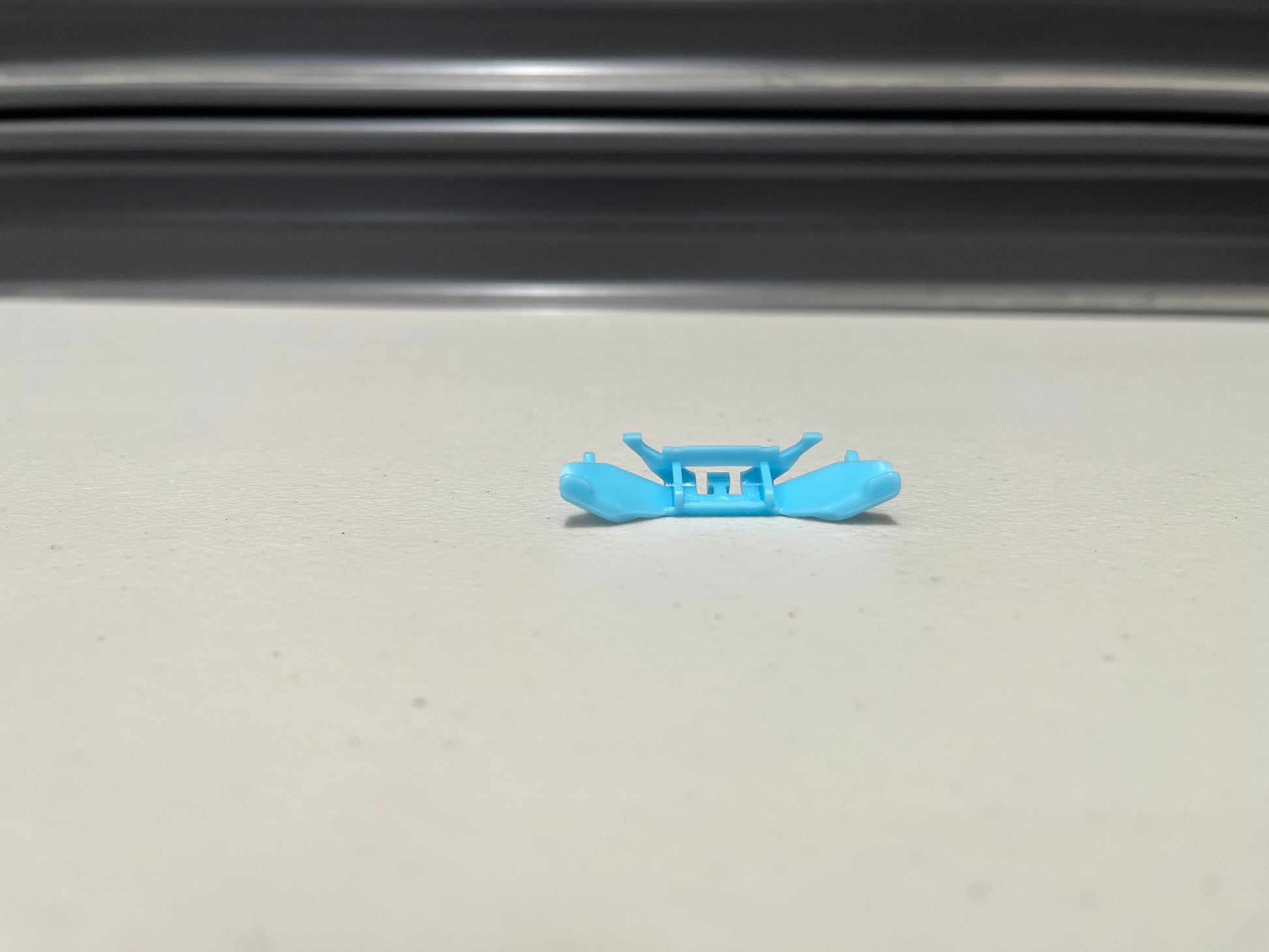 Genuine Mitsubishi Drip Mould Clip (Blue) To Suit Lancer Evolution 2 / 3 4 5 6 6.5 Mb814154 Exterior
