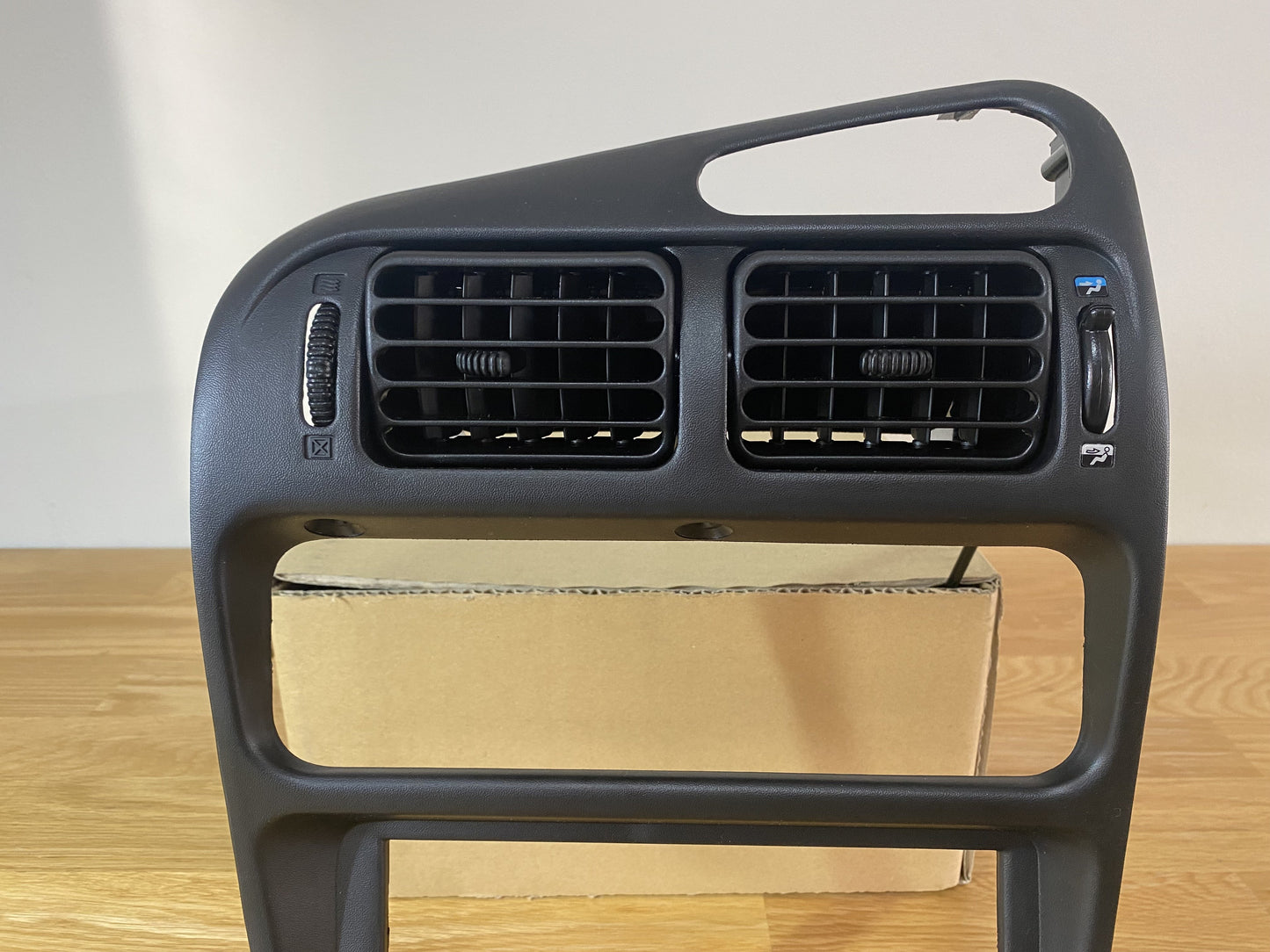 Upper Dash Surround With Centre Air Vent To Suit Mitsubishi Lancer Evolution 1 2 3 Cd9A Ce9A