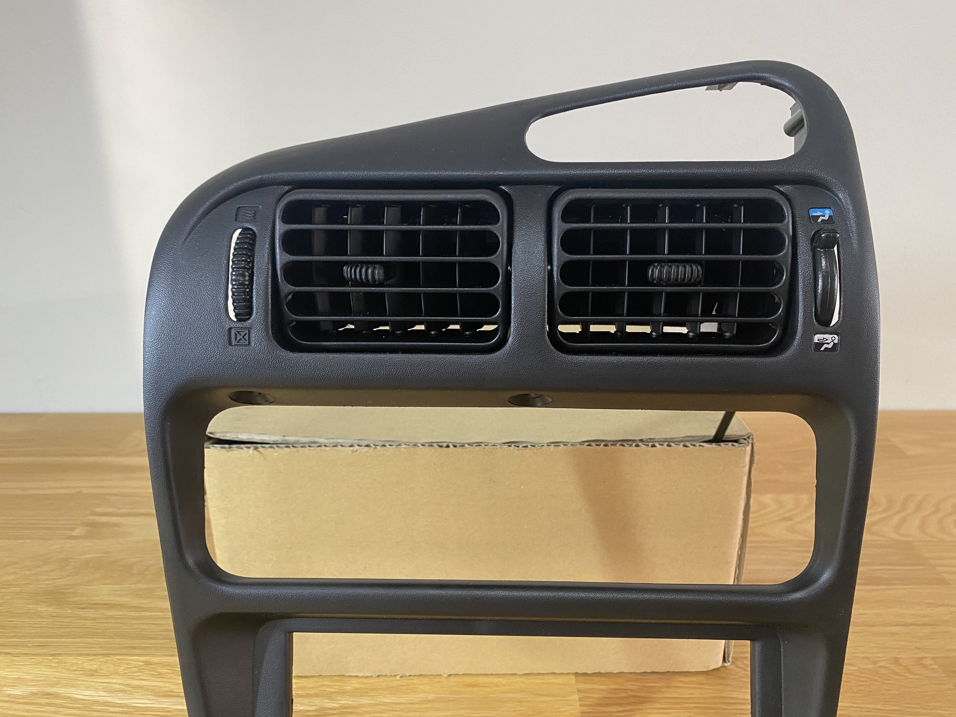 Upper Dash Surround With Centre Air Vent To Suit Mitsubishi Lancer Evolution 1 2 3 Cd9A Ce9A