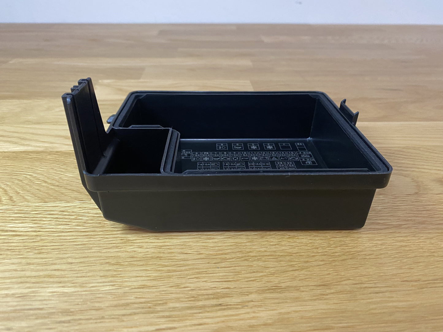 Engine Relay Fuse Box Cover To Suit Mitsubishi Lancer Evolution 7 / 8 9 (5-Speed) Ct9A Electrical