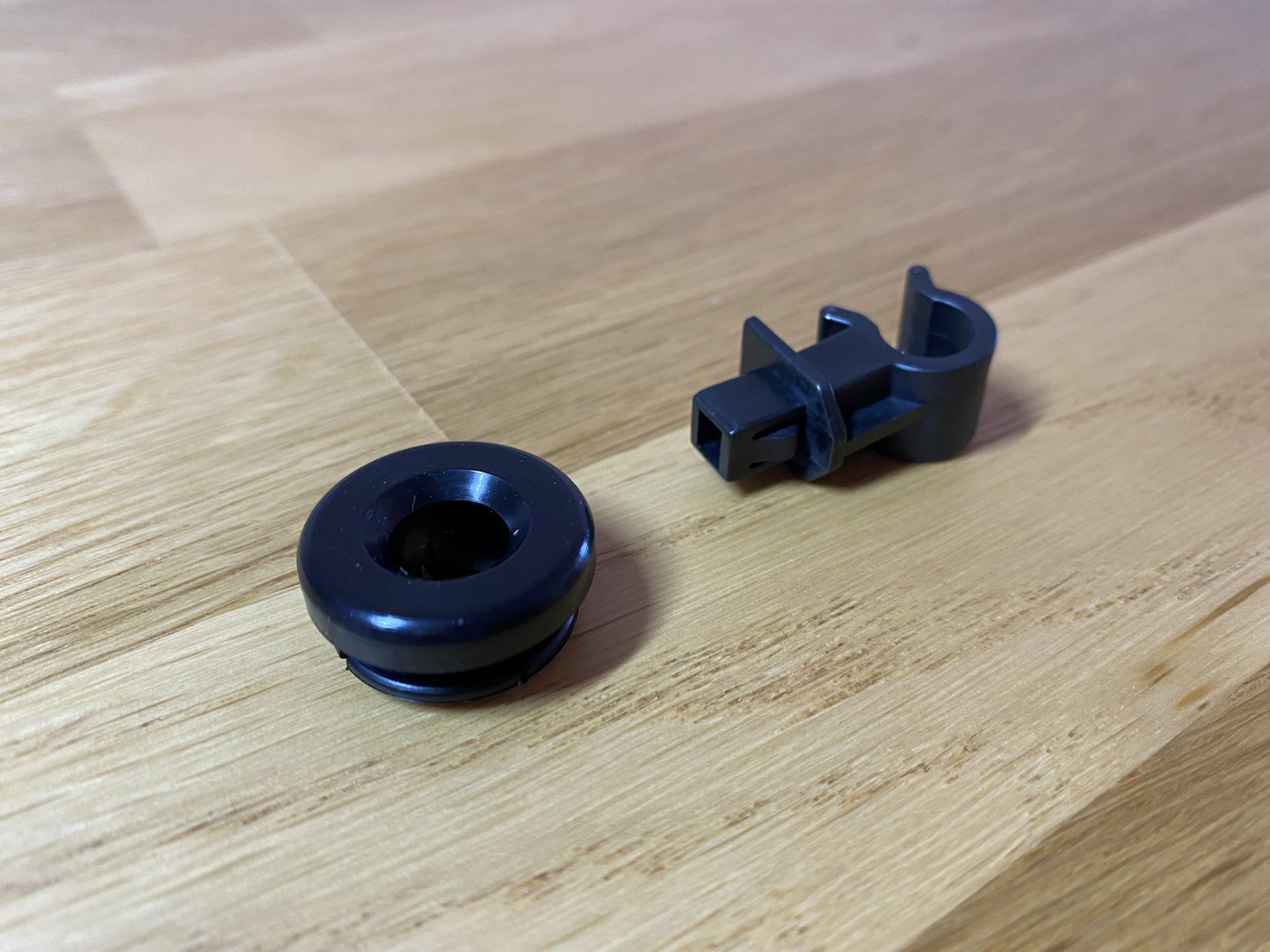 Bonnet Rod Retainer And Clip Set (2-Piece) To Suit Nissan Skyline R33 Models Exterior