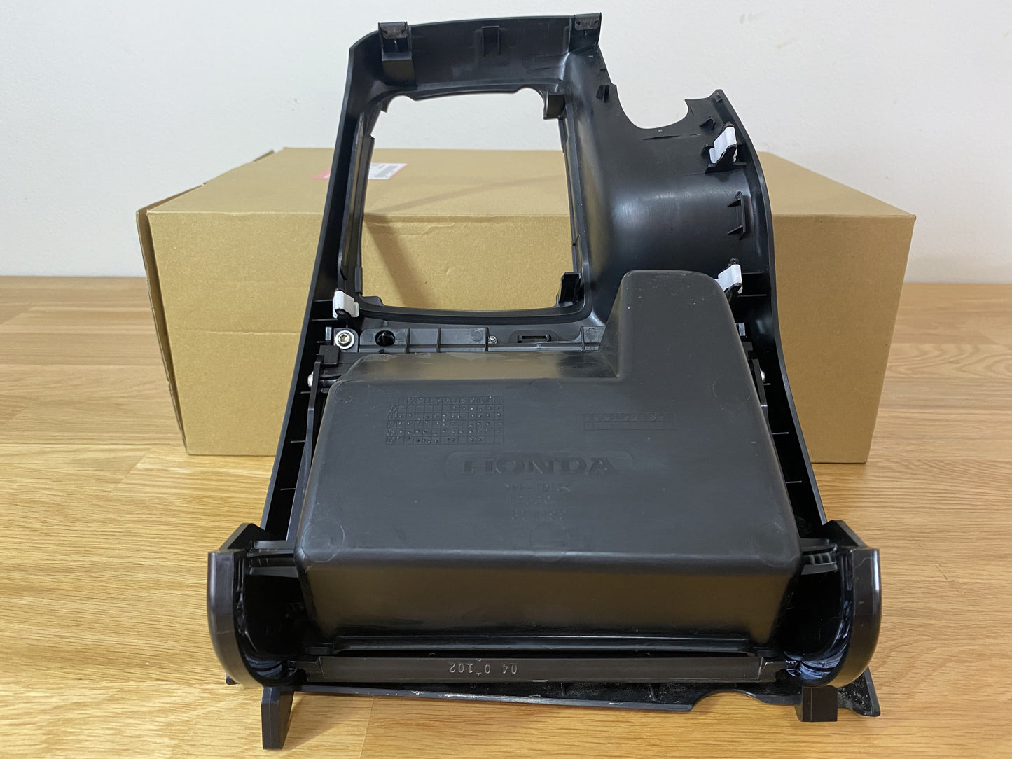 Centre Console Panel With Type R Badge To Suit Honda Civic Fd2 Interior