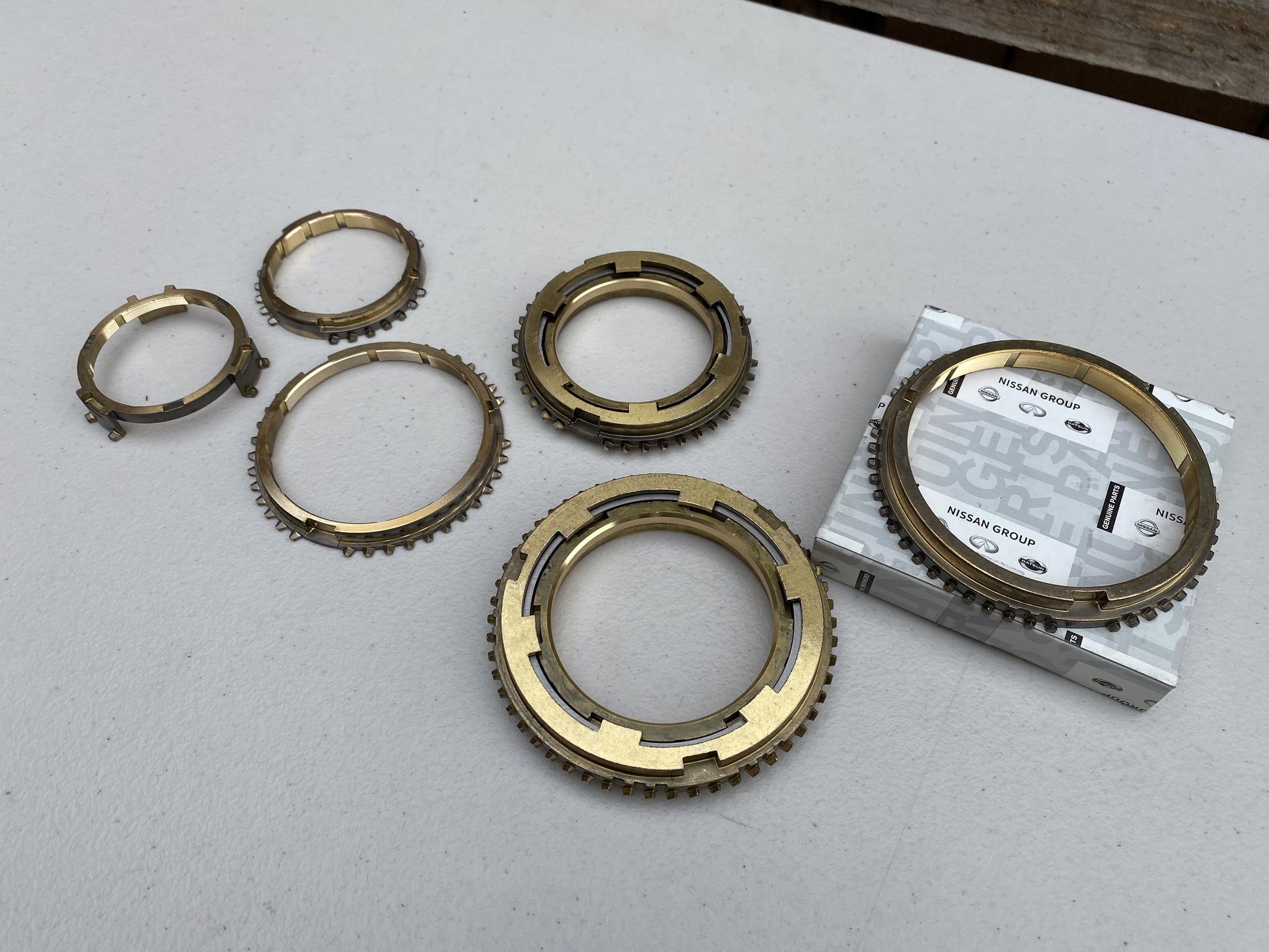 Synchroniser Ring Set (1st to 5th plus Reverse) to suit Nissan Skyline R33 GTR Series 3 Gearbox - Vega Autosports