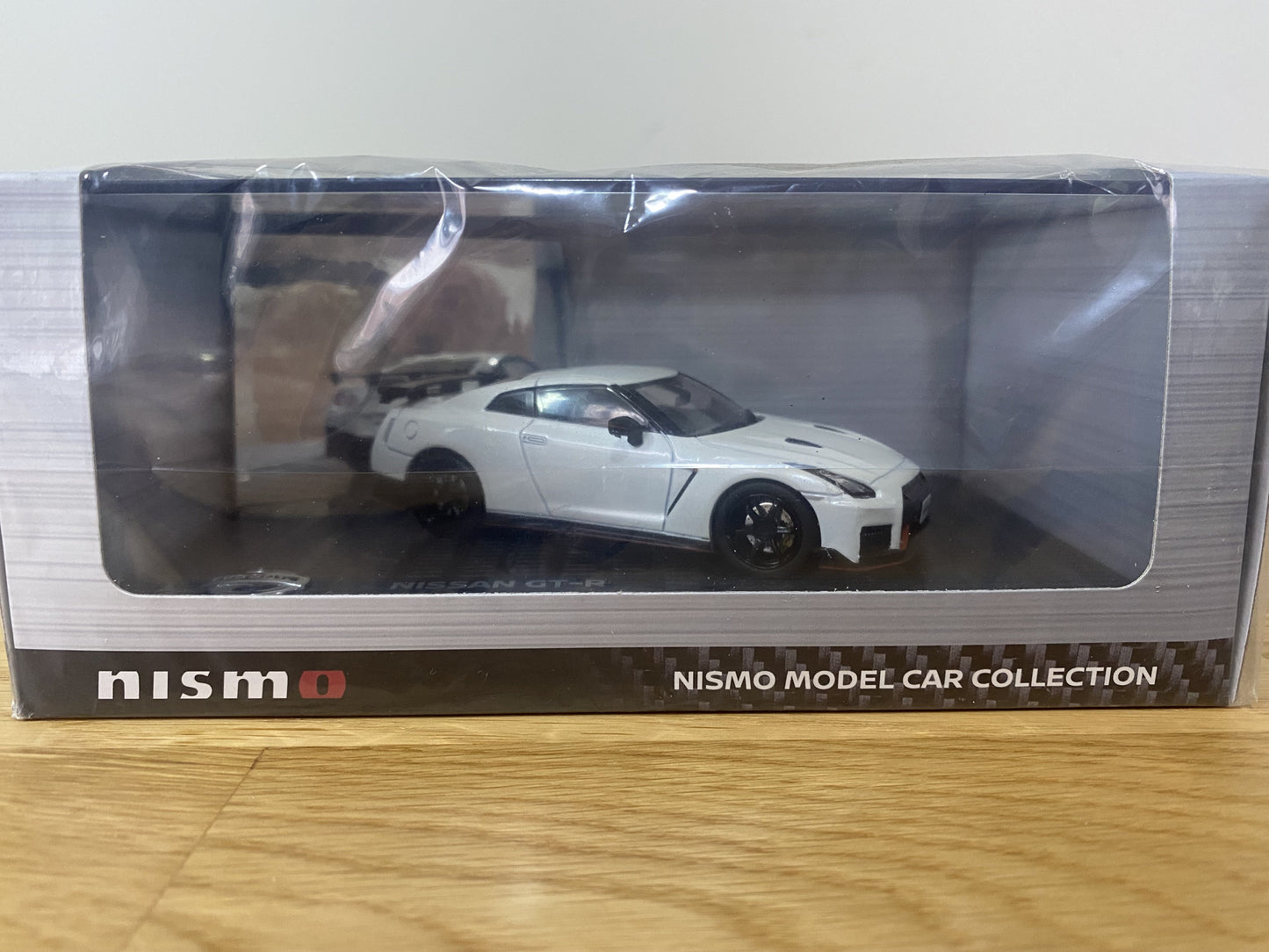Genuine Nissan Skyline R35 Gtr - Nismo White 1:43 Model Merchandise