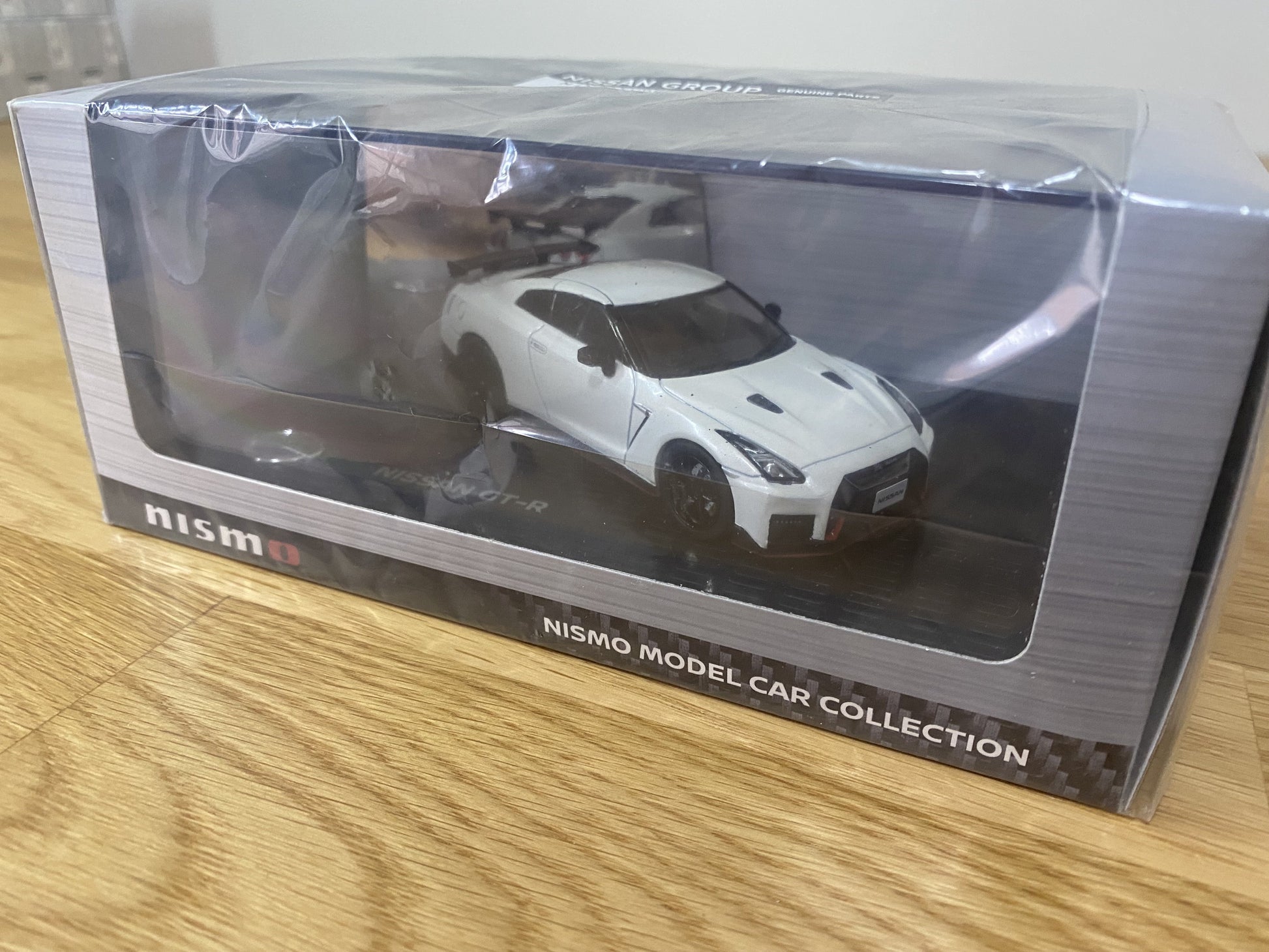 Genuine Nissan Skyline R35 Gtr - Nismo White 1:43 Model Merchandise