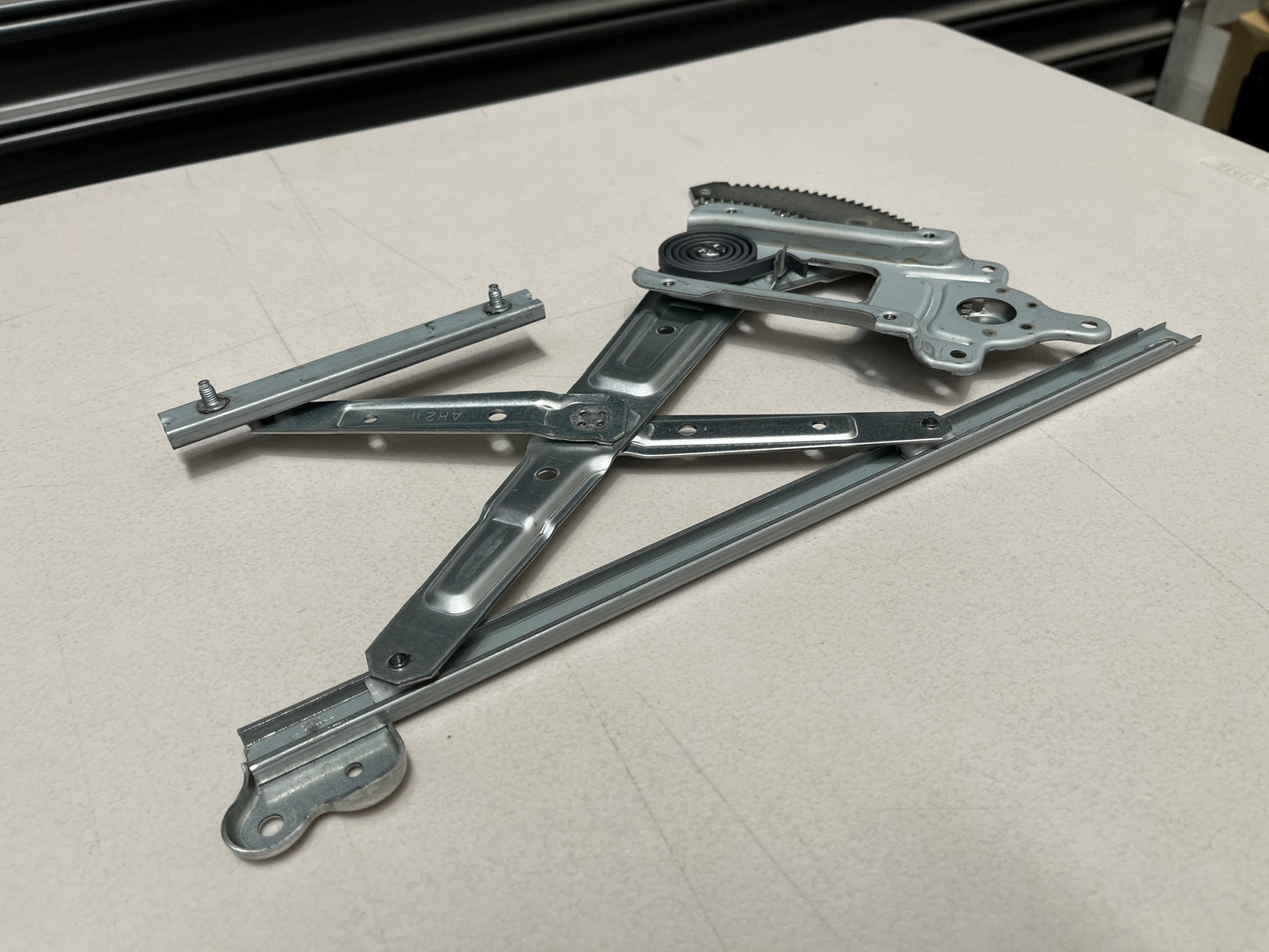 Window Regulator Assembly Rhs To Suit Nissan Skyline R34 - Coupe Models Interior