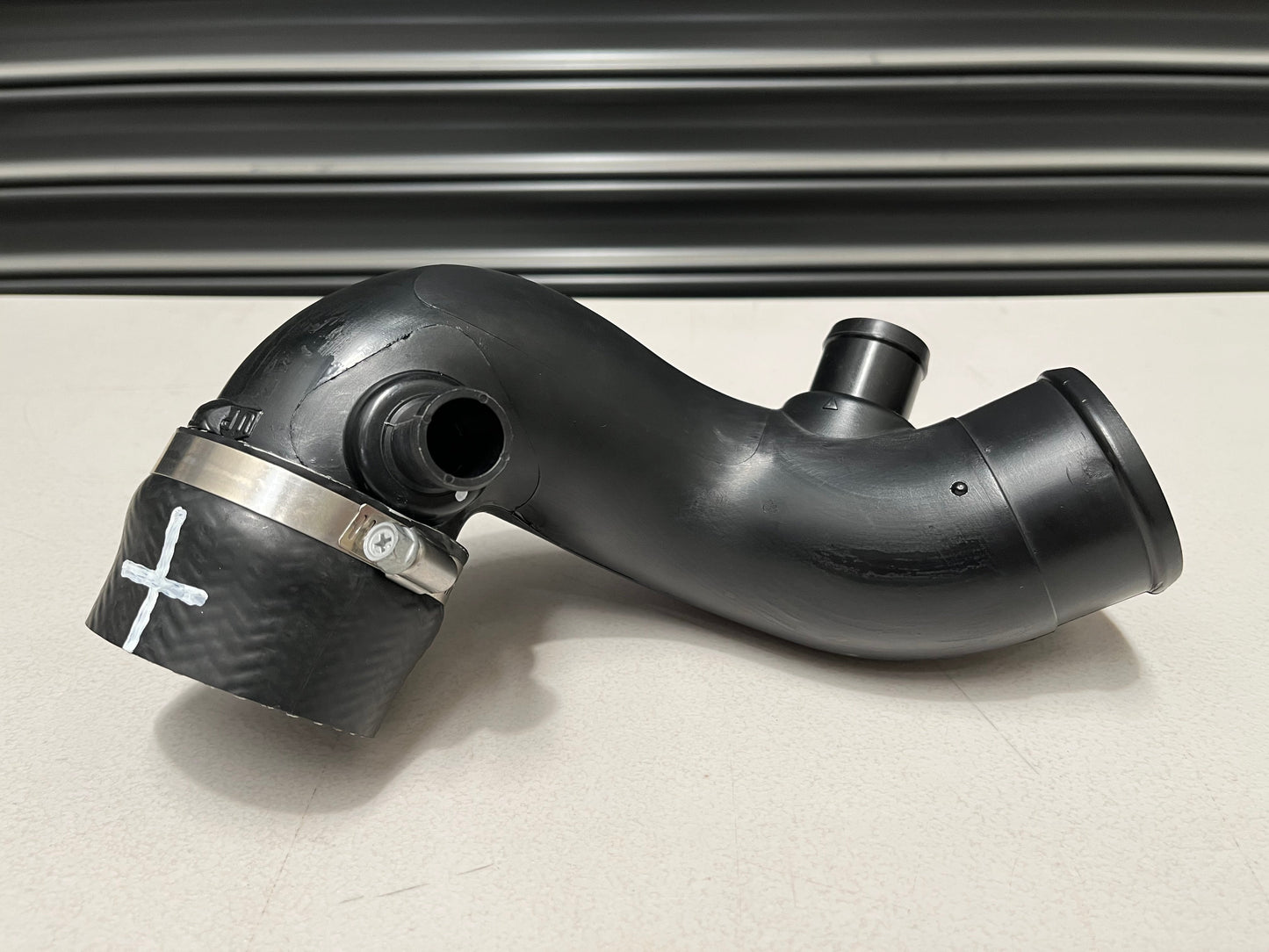 Intercooler Outlet Hose To Suit Mitsubishi Lancer Evolution 4 / 5 6 6.5 Cp9A Cn9A Engine