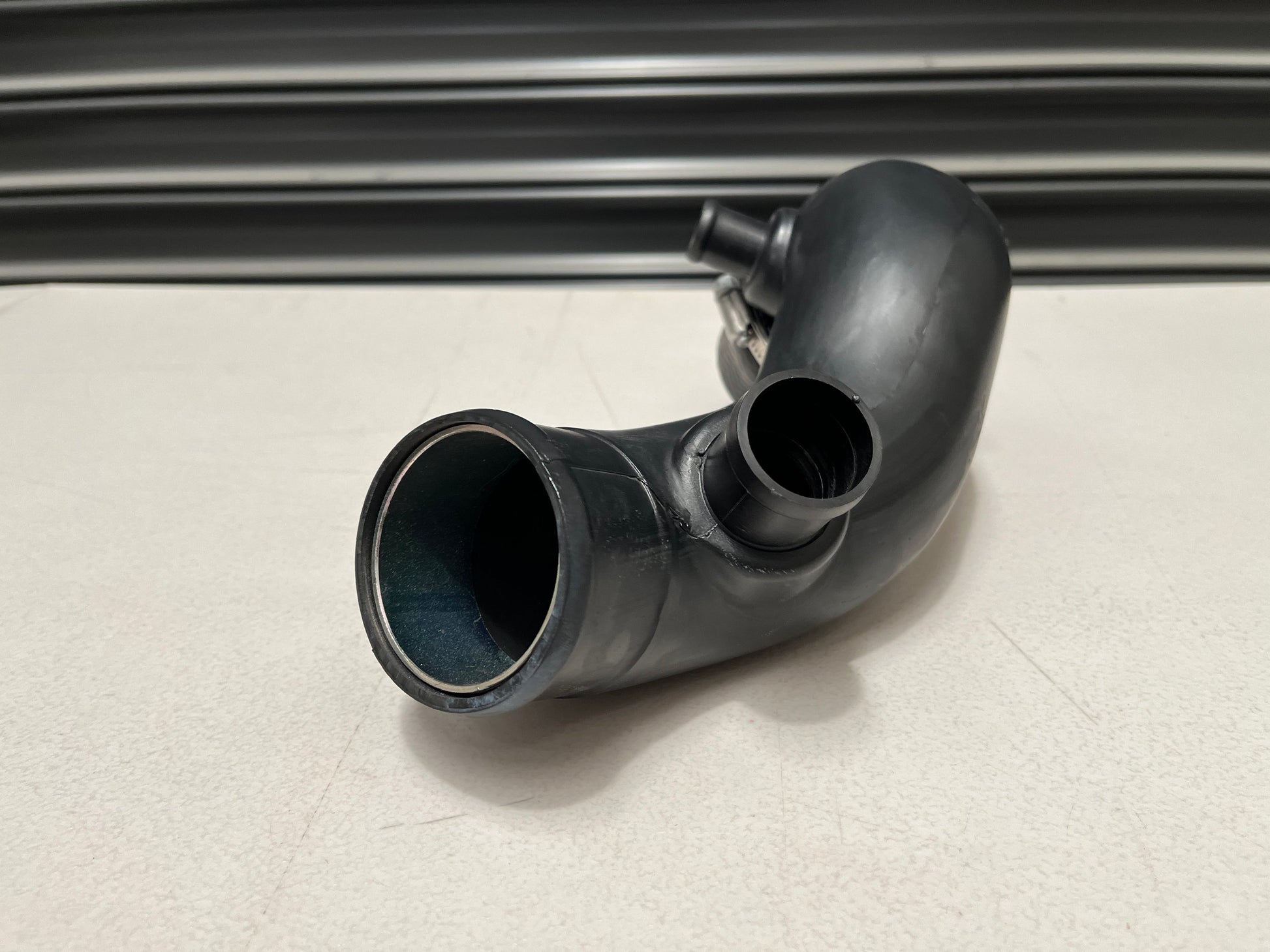 Intercooler Outlet Hose To Suit Mitsubishi Lancer Evolution 4 / 5 6 6.5 Cp9A Cn9A Engine
