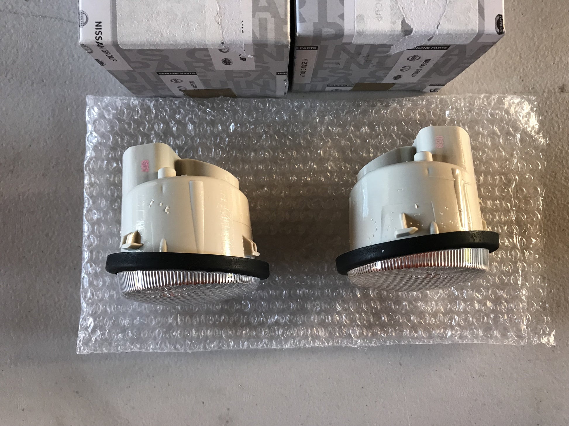 Genuine Nissan Clear Front Indicator Set to suit Nissan Skyline R33 GTR - Vega Autosports