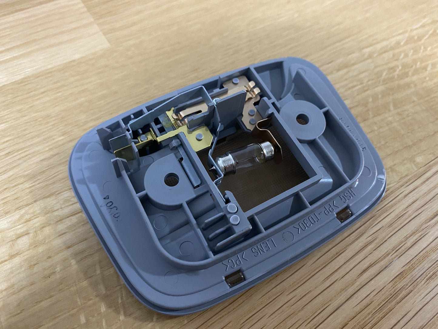 Interior Room Lamp (Centre) Assembly to suit Mitsubishi Lancer Evolution 4/ 5 / 6 / 6.5 / 7/ 8 / 9 TME CP9A, CT9A, CN9A - Vega Autosports