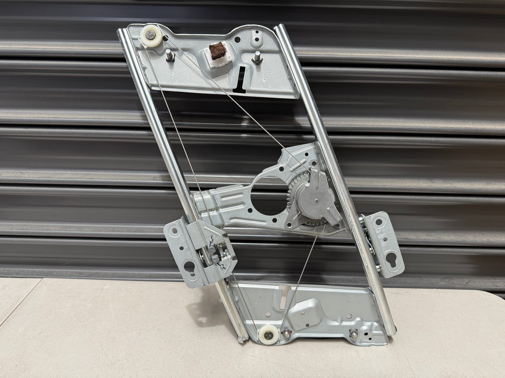 Door Window Regulator (RHS) to suit Nissan Skyline R32 GTR / GTS-T Coupe 80720-04U20 - Vega Autosports