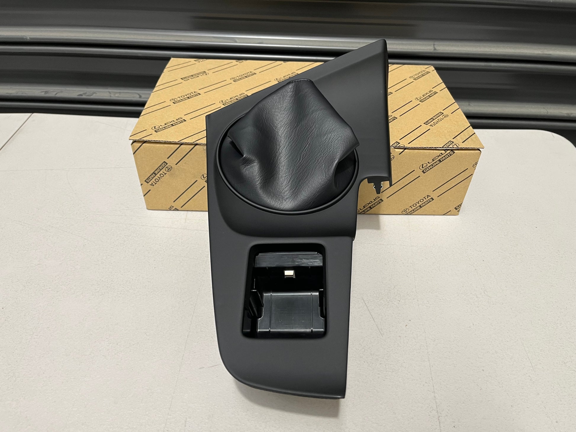 Shifter Surround (Series 1) To Suit Toyota Supra Jza80 / Mk4- 58804-14040 Interior