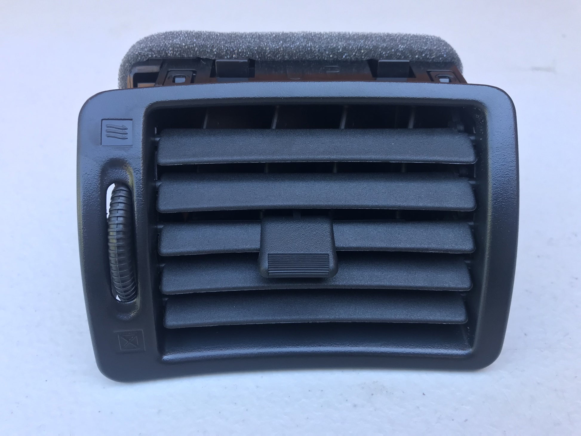Air Vent (LHS / Passenger) to suit Nissan Skyline R32 (All) - Vega Autosports