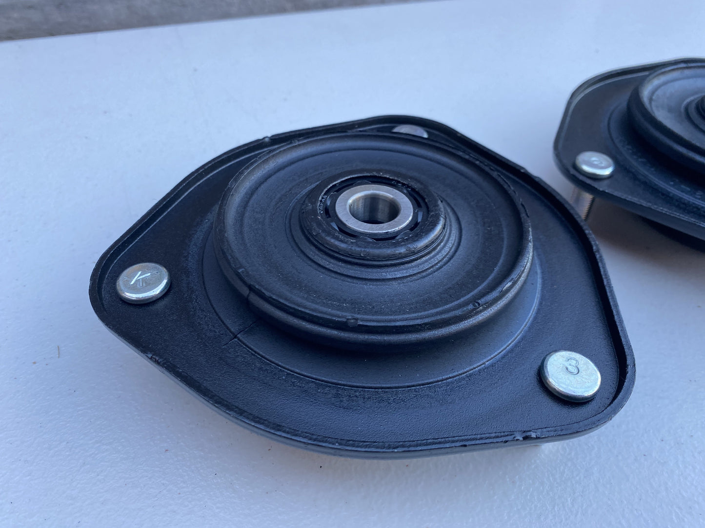 Genuine Ralliart Front Strut Top Mount Insulator To Suit Mitsubishi Lancer Evolution 4 - 9 Cn9A Cp9A
