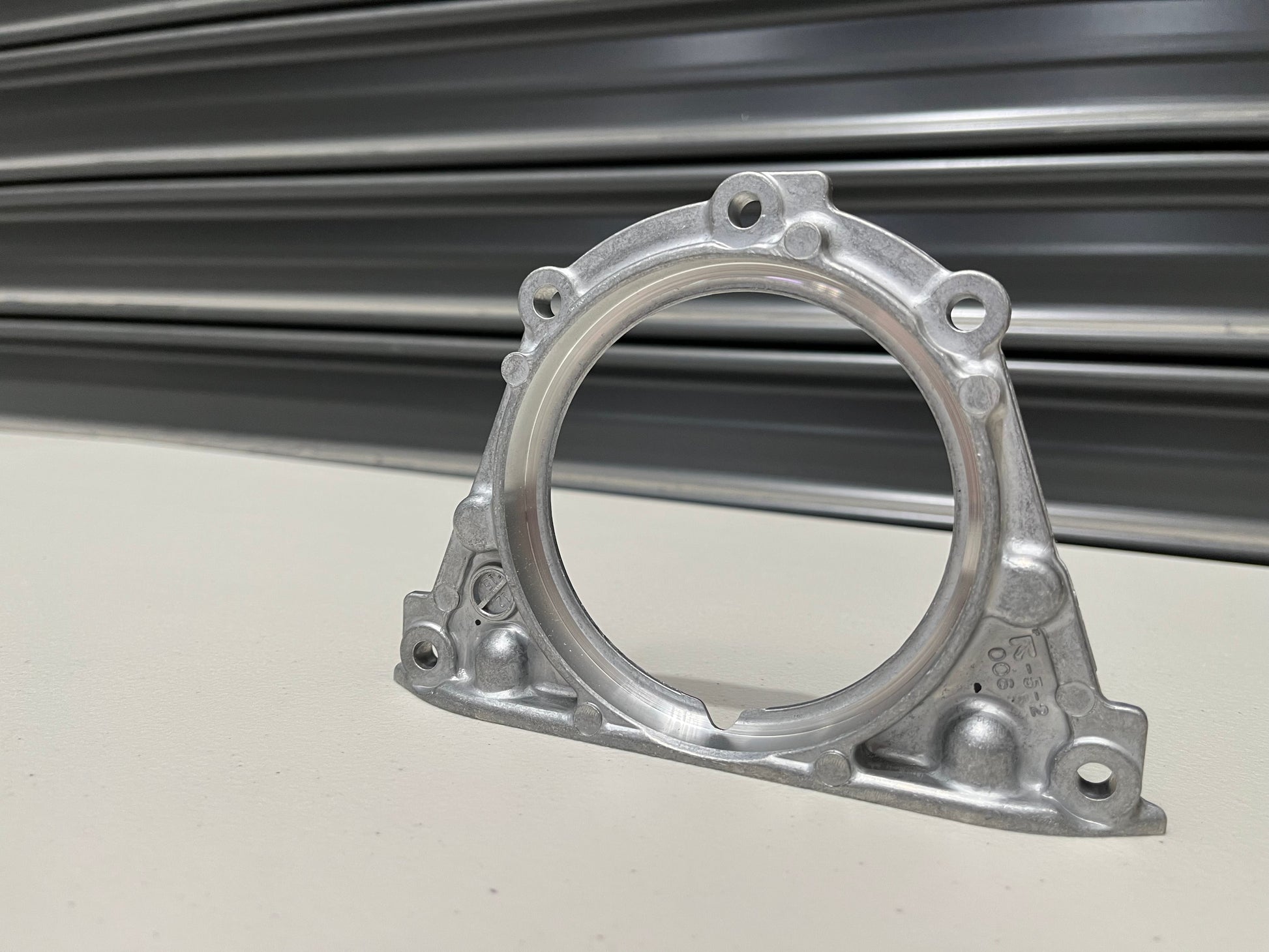 Rear Main Seal Retainer To Suit Mitsubishi Lancer Evolution 4 - 9 Cn9A Cp9A Ct9A Engine