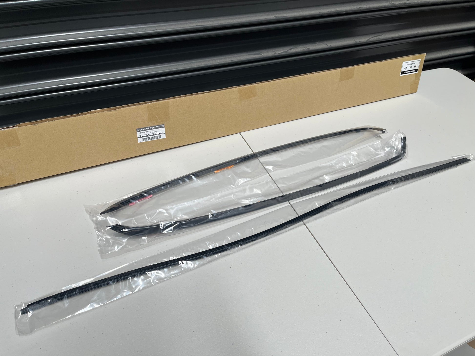 Front Windscreen Moulding Set (3-Piece) To Suit Nissan Skyline R32 Models 72750-04U60 Exterior