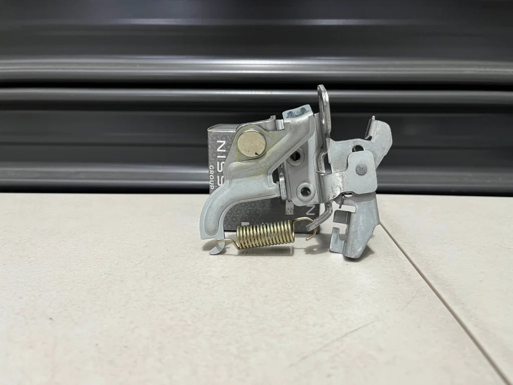 Boot Trunk Latch Striker Plate To Suit Nissan Skyline R33 Models 84620-22U00 Interior