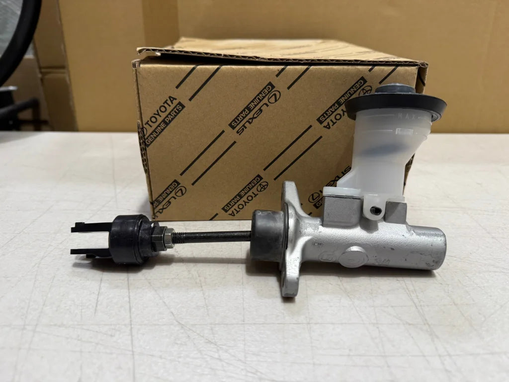 Clutch Master Cylinder suitable for Landcruiser 70 100 Series VDJ76 VDJ78 VDJ79 2007-25 HDJ100 31410-60651 - Gearbox