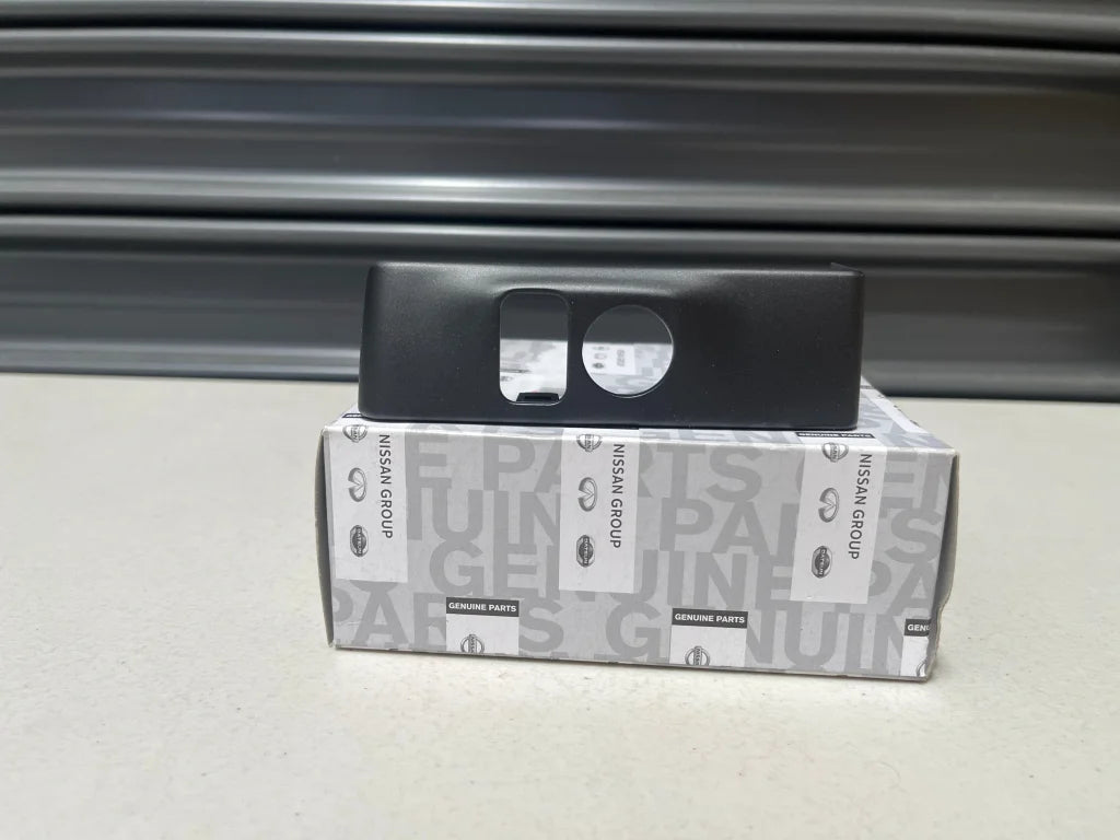 Electric Mirror Switch Control Finisher Panel To Suit Nissan R35 Gtr Dba (11-16) 68211-Kb50A