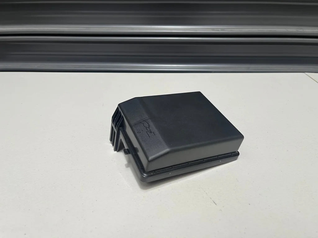 Engine Relay Fuse Box Cover To Suit Mitsubishi Lancer Evolution 9 03.2007-04.2007 *Discontinued 1