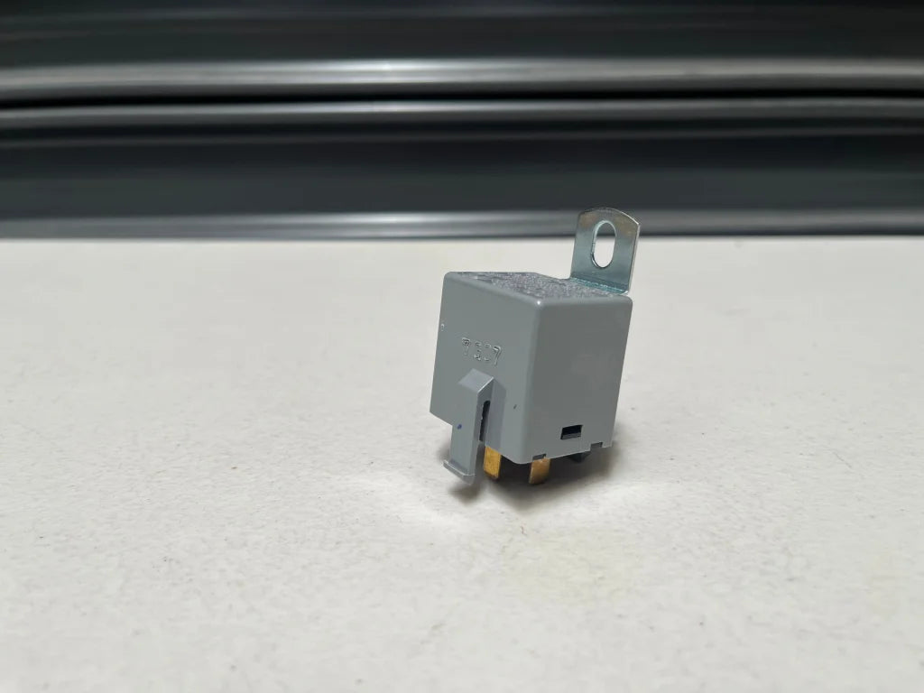 Flasher Unit Hazard Relay 3Pin To Suit Mitsubishi Lancer Evolution 4 5 6 Mb627891 Electrical