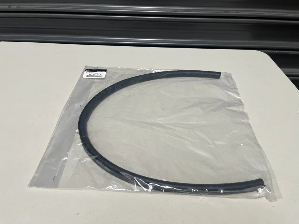 Front Bonnet Seal To Suit Mitsubishi Lancer Evolution 6 / 6.5 Cp9A Mr503134 Exterior