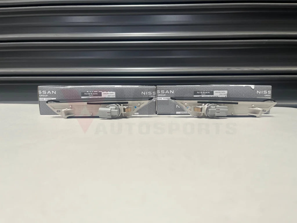 Front Bumper / Guard Indicator Set Rhs & Lhs To Suit Nissan R35 Gtr 26160-Jf00D 26165-Jf00D