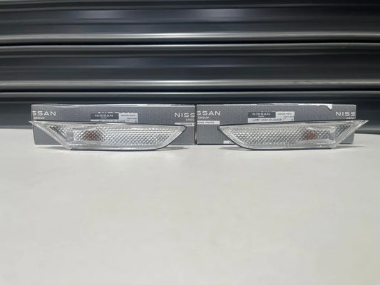Front Bumper / Guard Indicator Set Rhs & Lhs To Suit Nissan R35 Gtr 26160-Jf00D 26165-Jf00D