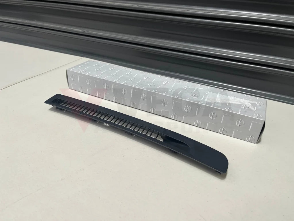 Front Defroster Vent Rhs To Suit Nissan Skyline R34 Gtr / Gt-T Gt4 68742-Aa000 Interior