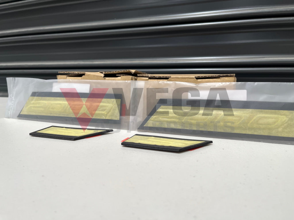 Front Emblem S2000 Set Silver Rhs & Lhs To Suit Honda Ap1 Ap2 75711-S2A-000 X 2 / 75710-S2A-000