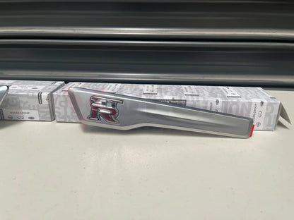 Front Guard Emblem Finisher Set Rhs / Lhs To Suit Nissan R35 Gtr 2015 Onwards 63870-62B0A
