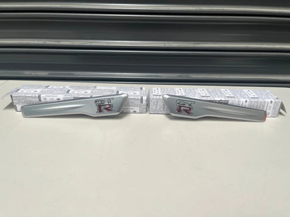 Front Guard Emblem Finisher Set Rhs / Lhs To Suit Nissan R35 Gtr 2015 Onwards 63870-62B0A