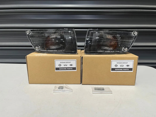Front Indicator Set (Rhs & Lhs) To Suit Nissan Fair Lady Z32 300Zx Jdm 1999 26120-Vp126 /