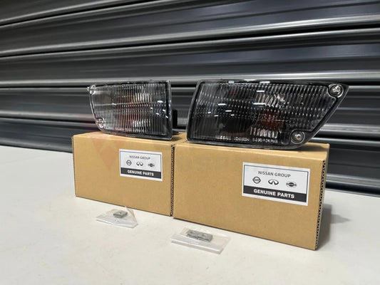 Front Indicator Set (Rhs & Lhs) To Suit Nissan Fair Lady Z32 300Zx Jdm 1999 26120-Vp126 /