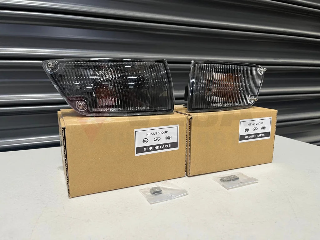 Front Indicator Set (Rhs & Lhs) To Suit Nissan Fair Lady Z32 300Zx Jdm 1999 26120-Vp126 /