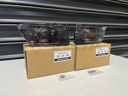 Front Indicator Set (Rhs & Lhs) To Suit Nissan Fair Lady Z32 300Zx Jdm 1999 26120-Vp126 /
