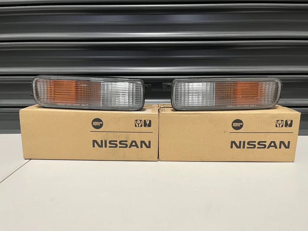 Front Indicator Set (Rhs & Lhs) To Suit Nissan Skyline R33 Gts-T Series 1 26130-15U26 / 26135-15U26