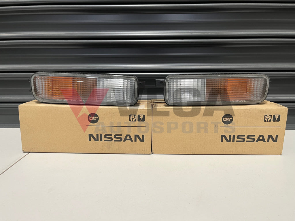 Front Indicator Set (Rhs & Lhs) To Suit Nissan Skyline R33 Gts-T Series 1 26130-15U26 / 26135-15U26