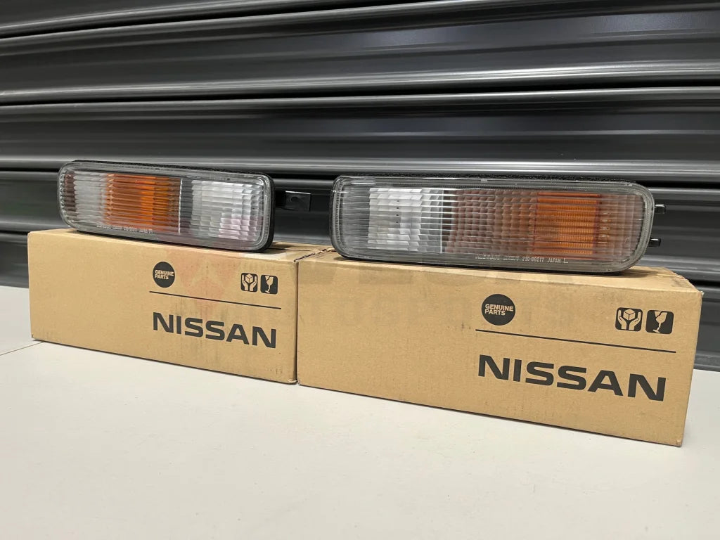 Front Indicator Set (Rhs & Lhs) To Suit Nissan Skyline R33 Gts-T Series 1 26130-15U26 / 26135-15U26